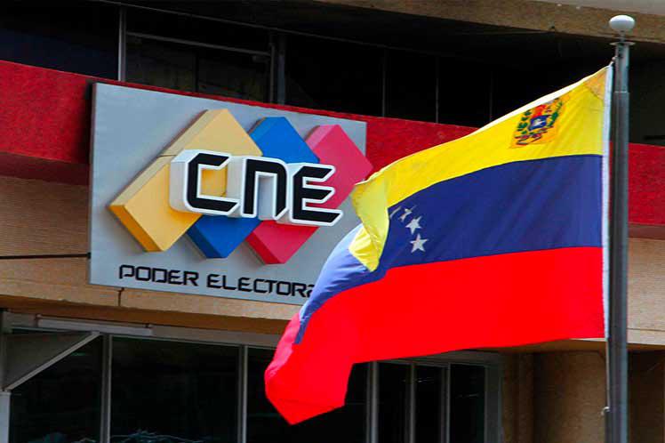 #Sepa🔴 Elvis Amoroso, presidente del CNE, informó que con la transmisión del 96,87% de las actas los resultados del segundo boletín son: 

Nicolás Maduro: 6.408.844 votos (51,95%) 
Edmundo González: 5.326.104 votos (43,18%)

#Guárico
#MujeresPorLaPaz