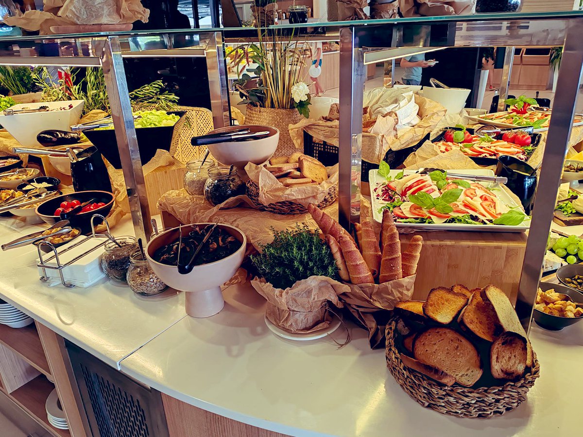 Today’s lunch options looking incredible <a href="/NeilsonAlana/">Neilson Alana Beach Club</a>

Thanks to Head Chef Danijela and Sous Chef Jelena for cooking up some delicious foods everyday for our guests 

#food #goodenergy #lunch 
<a href="/neilsonholidays/">Neilson Active Holidays</a>