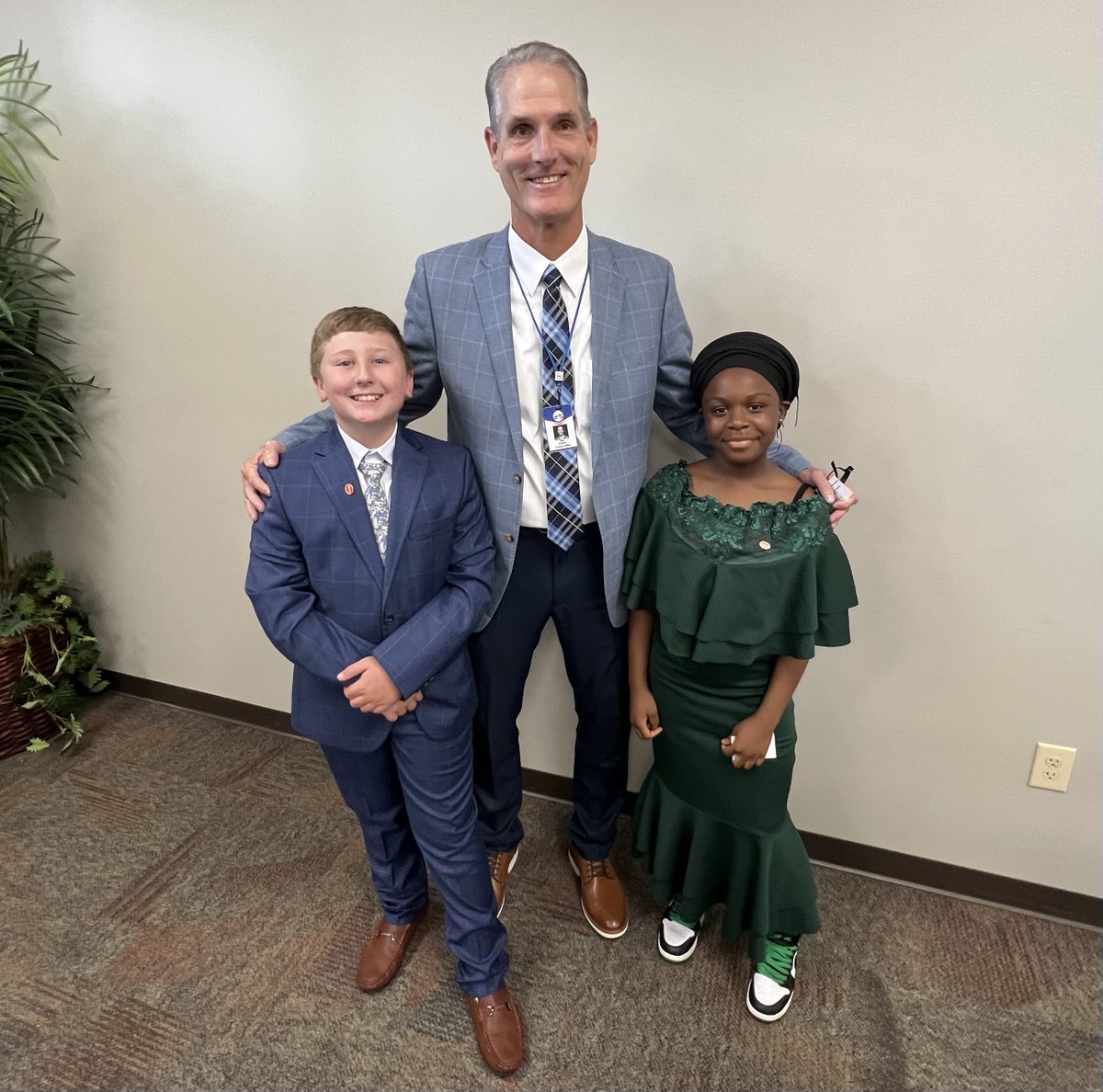 WarrenCoSchools's tweet photo. Great job by Bryce and Mauwa, greeting attendees at the Kentucky Center for Leadership Executive Luncheon and asking questions of @KyDeptofEd Commissioner Robbie Fletcher! #PreschooltoProfession #BigDistrictBigOpportunities https://t.co/MGSo2RMQSV