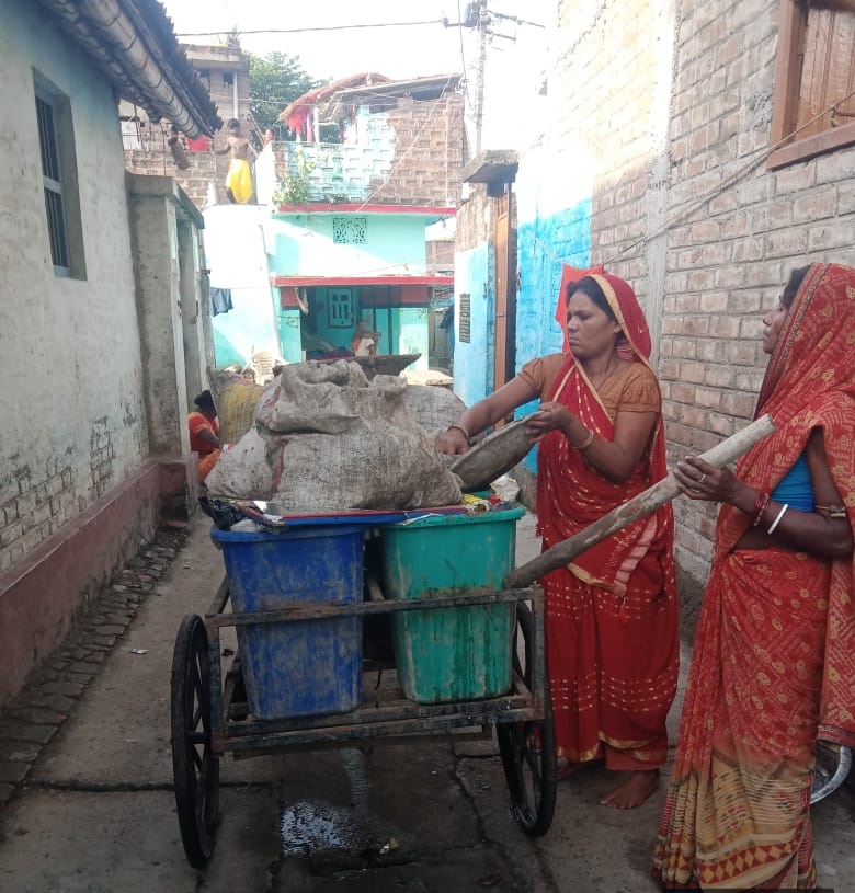 LsbaSamaspur's tweet photo. #SBM(G)/#LSBA फेज -2 के अन्तर्गत वार्डों से प्रतिदिन घर-घर से कचरा उठाव कर उसका समुचित निपटान किया जा रहा है  |
@KhagariaDm @Pt_ganesh93 @BiharRDD @IPRD_Bihar @SBMGramin  @LSBA_Bihar @indsancoalition  @BdoGogri @brlps_jeevika @Shrawon_Nalanda https://t.co/2ziPLk2aTJ