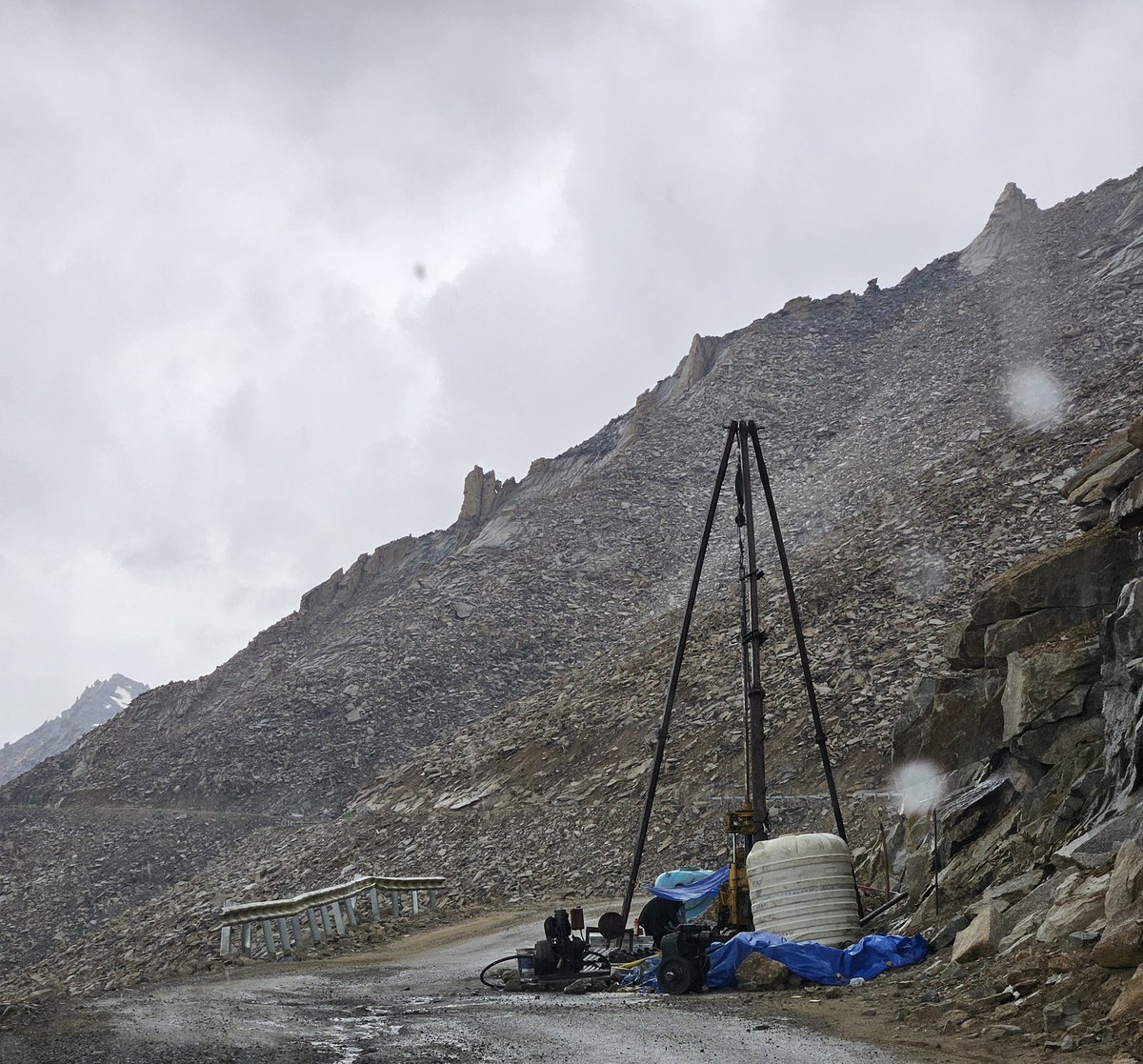 jtnladakh's tweet image. #KhardunglaTunnel: Soil testing for the 5.5 km Khardungla Tunnel is underway! This tunnel will cut travel time, support defense efforts, boost economic development, &amp;amp; provide essential infrastructure. A transformative step for Ladakh through #BorderInfrastructure by @ModiSarkar!