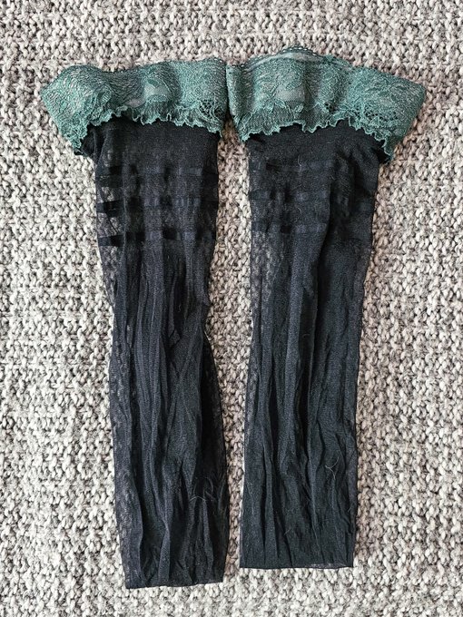 Halterlose zu verkaufen. Schreib mir bei Interesse. https://t.co/78JYLW1by1<a href="/tag/rubberboots"class="tags"><span>#rubberboots</span></a><a href="/tag/gummistiefel"class="tags"><span>#gummistiefel</span></a>