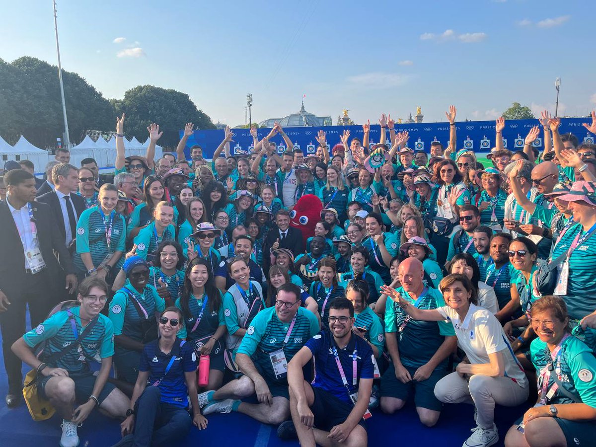Ils sont 45 000, hommes et femmes issus de 155 pays 🌍

🏅 Ils sont le sourire de ces Jeux !

Merci à nos volontaires pour leur engagement et leur efficacité qui font tout simplement l’unanimité 🙌🙏