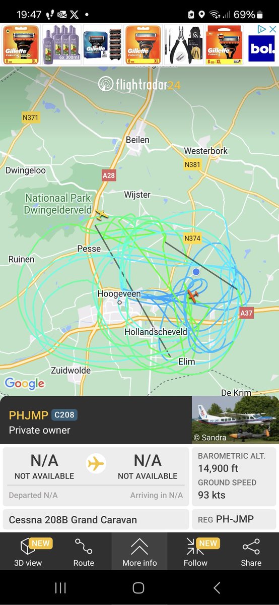 Mooi voor parachutisten en liefhebbende toeschouwers. Een drama wat betreft geluidsoverlast verre omgeving #vliegveldhoogeveen. Vanaf zat.dag elke dag urenlang dit lawaai vliegtuig boven ons hoofd!  Langzamerhand niet meer te harden! #paraclubNoord #gemeentehoogeveen #Flightradar