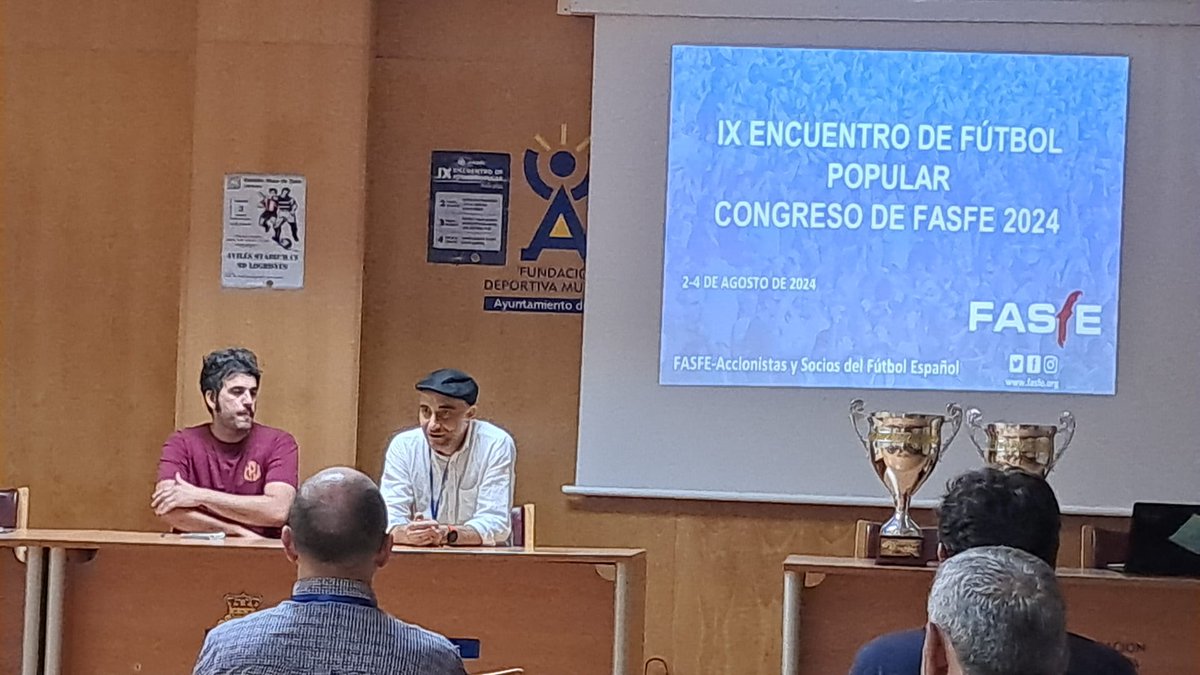 AtletideSocios's tweet photo. Ya está en marcha el IX Encuentro de Fútbol Popular que se celebra en la bella Avilés. El Atlético Club de Socios está muy bien representado. El pionero siempre fiel #FútbolPopular #Fasfe https://t.co/iDaUVKnFrG