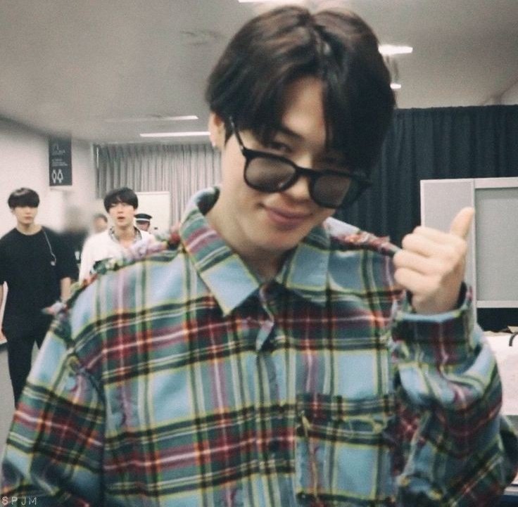 prettypjimin's tweet photo. this jimin wearing glasses https://t.co/L3uCQwTbvv