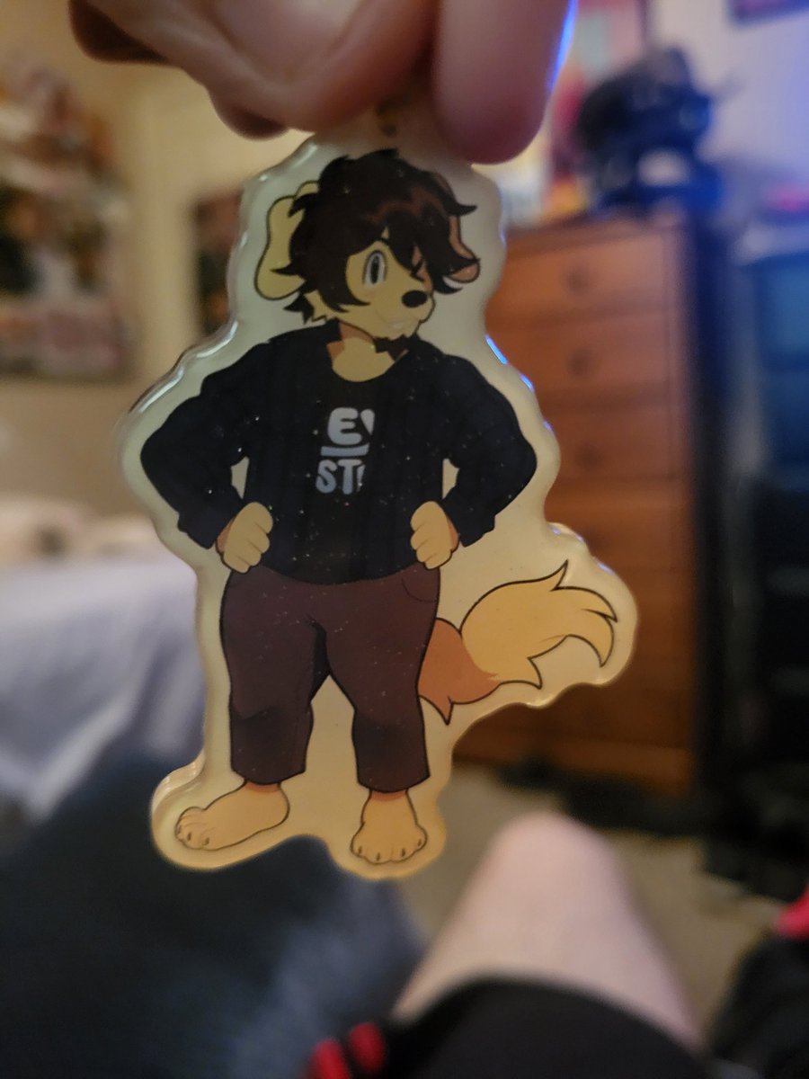 Omg it's here Thank you <a href="/donutmoth/">DONUT MOTH</a> &amp; <a href="/TheBigBoofer/">🟦☁️ boof.dog</a> for this amazing Keychain I love it