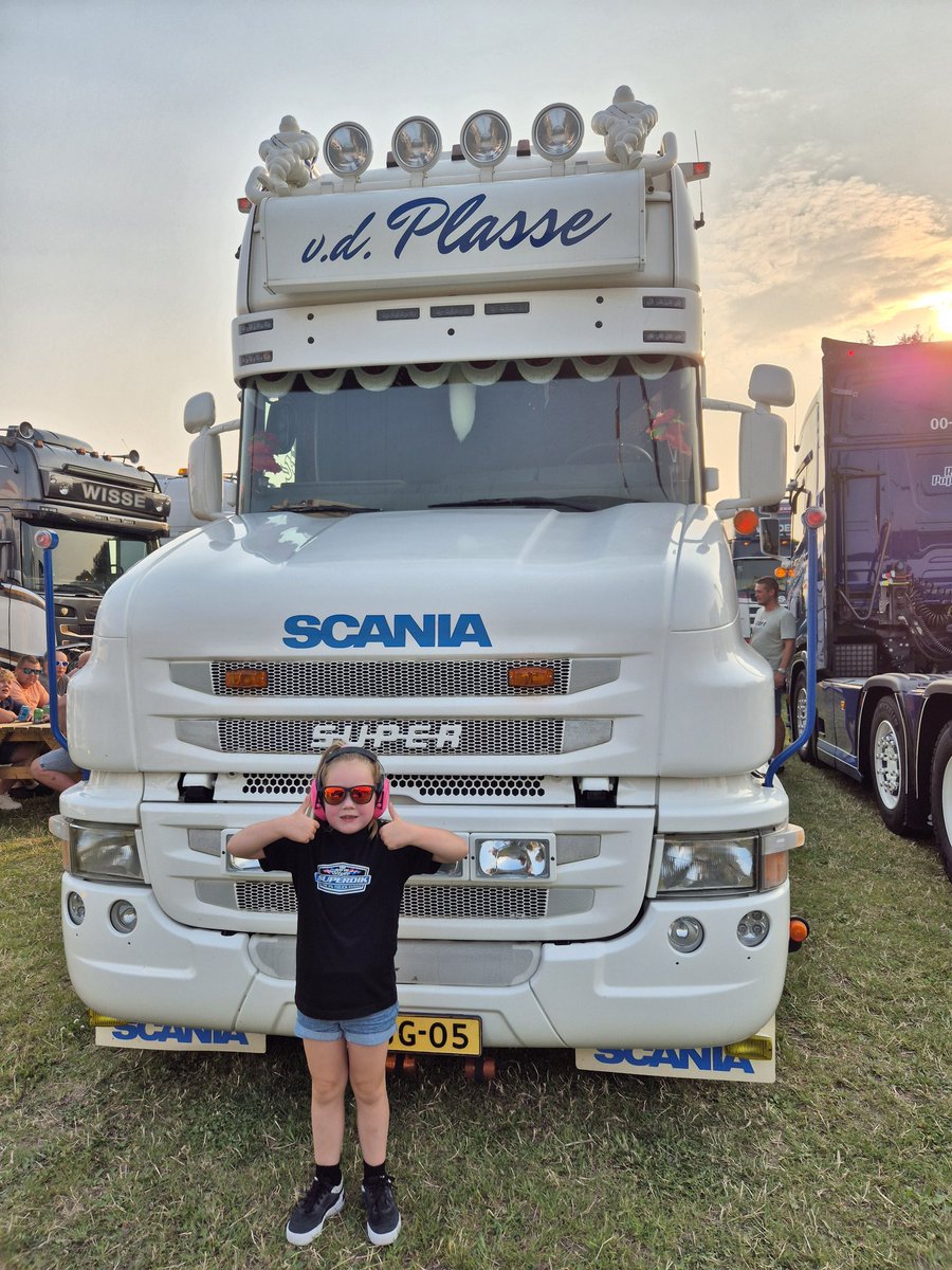 HansieeeeFR's tweet photo. Truckfest Goudswaard!๐๐๐ช๐ช#kleinjan https://t.co/fnBjBpd0JJ