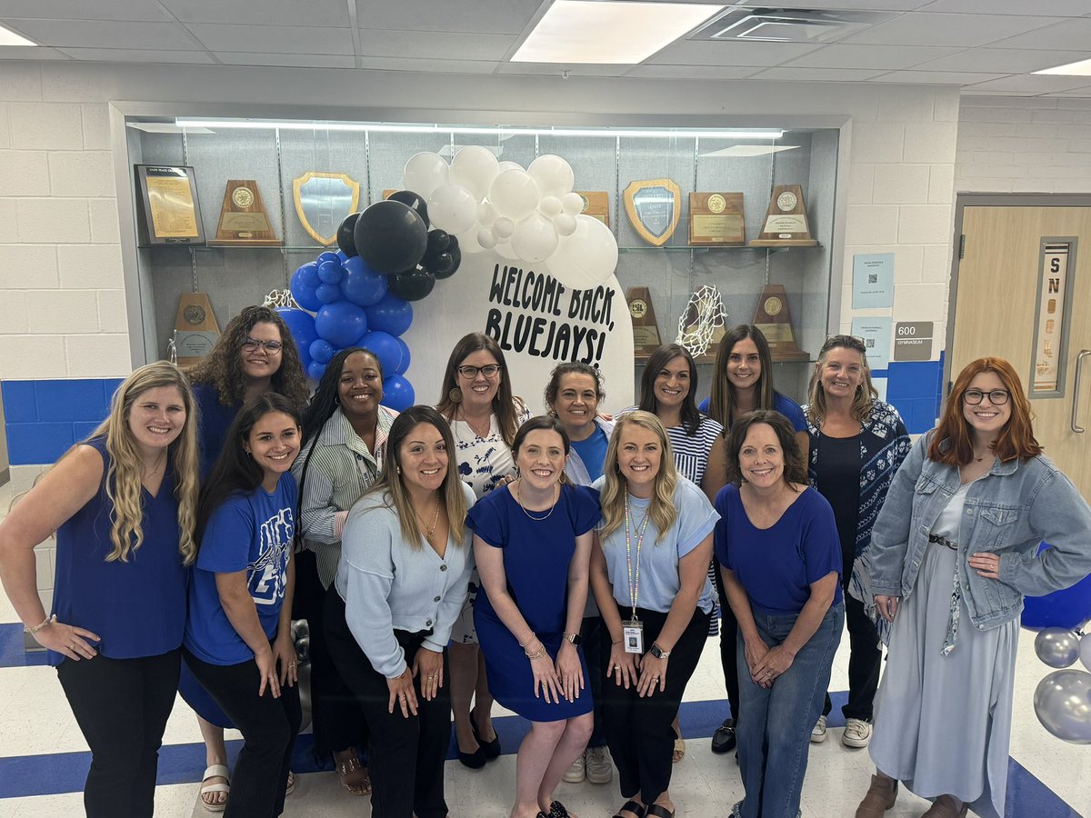 GarzaGirl77's tweet photo. My heart is full after spending a few days with our newest team members!  Having fun while preparing to change little lives! @SnookISD 
#BeACoffeeBean #CreatePositiveChange #justcallmecoffeemaker https://t.co/F7ESW97kWy