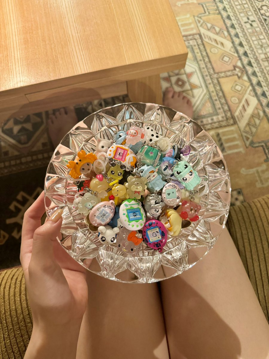 moto549chan's tweet photo. 咄嗟な殺人に適したガラスの灰皿ゲットした。
お気に入りのガチャガチャやシルバニアファミリーの赤ちゃんたち入れた。 https://t.co/Ww6aPcNbGb