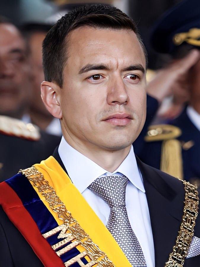 eduardomenoni's tweet photo. 🚨| URGENTE: El gobierno de Ecuador reconoce oficialmente a Edmundo González Urrutia como presidente legítimo de Venezuela. 🇻🇪🇪🇨 #VenezuelaLibredeDictadura https://t.co/pGBtCLvBw9