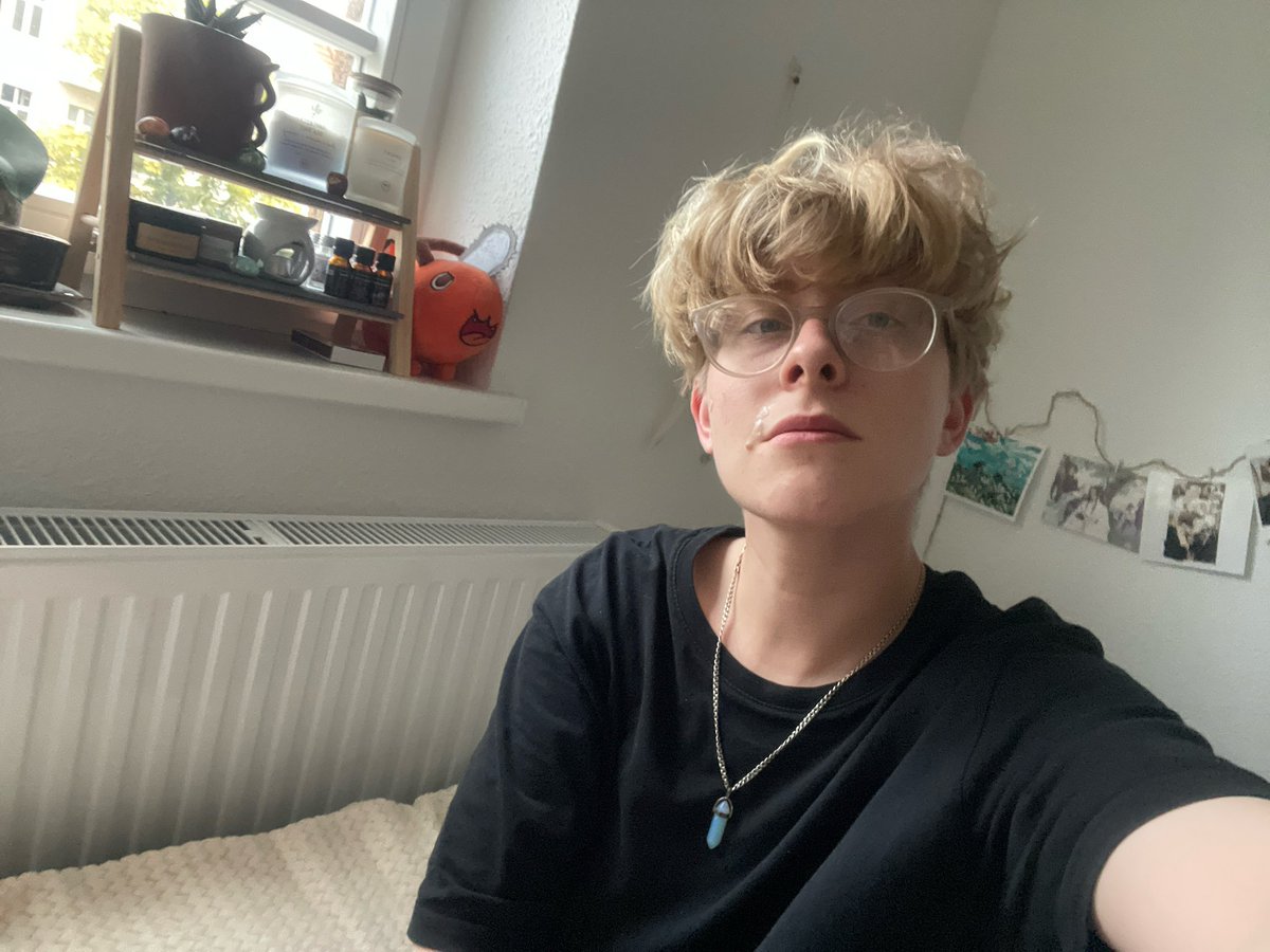 vash_poteryash's tweet image. Целый день провела с книгами Мураками с пасмурной погодой за окном