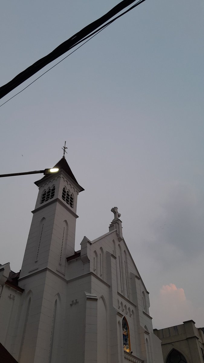 andy_waluya's tweet photo. dua hari kemarin lagi-lagi ke bogor.  benar rasa jika tinggal kos di sana--makanannya enak, udaranya cocok, warganya pun asyik. jadi bisa fokus bikin-bikin di kos. pr-nya adalah makin jauh krlan--dari stasiun awal sampai hampir akhir. https://t.co/B1m3p7jATu