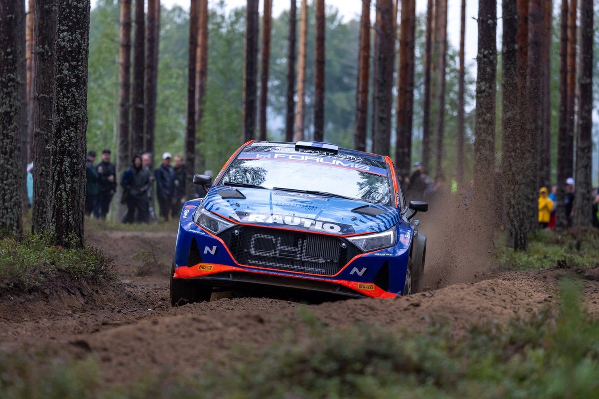 End of leg one in Jyväskylä ✔️ Tricky day with the weather playing a huge a role so I'm happy to manage to end the day without any major issues with P8 in the WRC2. Tomorrow will be massive day with some iconic stages ahead 🤙

#HMSGofficial #WRC2 #RallyFinland <a href="/OfficialWRC/">FIA World Rally Championship</a>