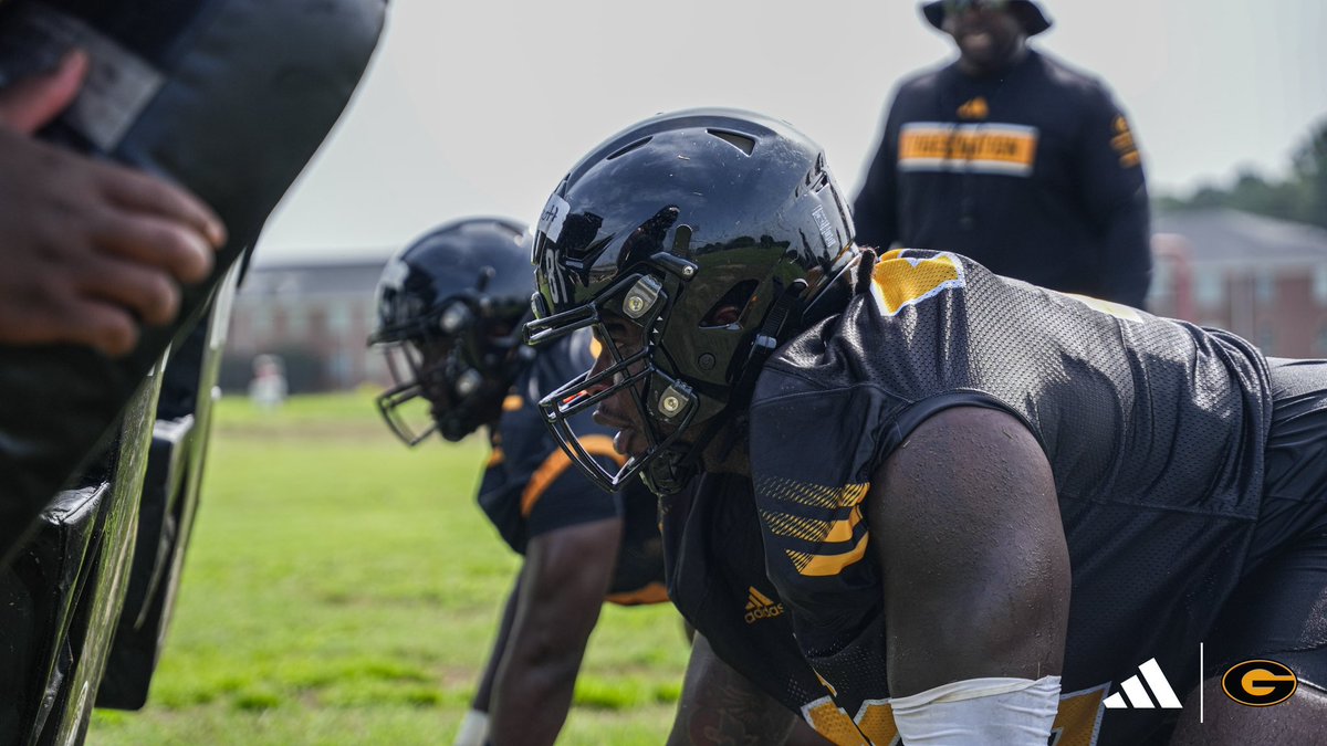 𝐓𝐫𝐞𝐧𝐜𝐡 𝐰𝐨𝐫𝐤💪

#RestoreOrder | #GramFam | #ThisIsTheG🐯
