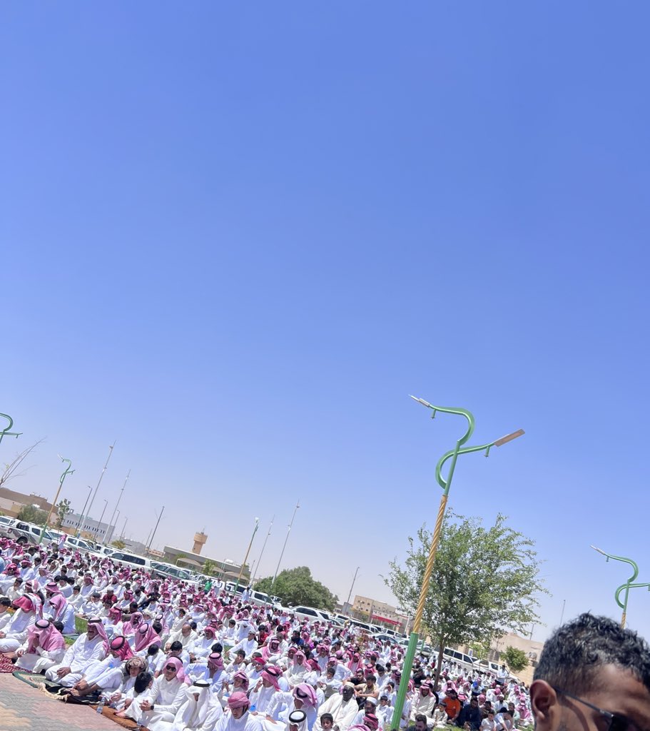 المؤمل من وزارة الأوقاف والشؤون الإسلامية <a href="/Saudi_Moia/">وزارة الشؤون الإسلامية 🇸🇦</a> النظر في جامع الإيمان بطبرجل 
كثير من المصلين يشتكون الازدحام الشديد والصلاة خارج ساحات الجامع بالحر الشديد بدون مضلات ، في الوقت الذي يزداد فيه أعداد المصلين للصلاة على الجنازات وهو الجامع الوحيد الذي يقام به صلاة الجنازة.