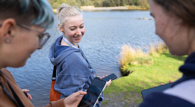 🧍 Want to be part of a digital infrastructure focus group?

🛜 Participants are needed to explore internet provision and digital proficiency in Ceredigion.

📅 Focus groups will take part in September at the University.

🖱️ More: tinyl.io/BCJV