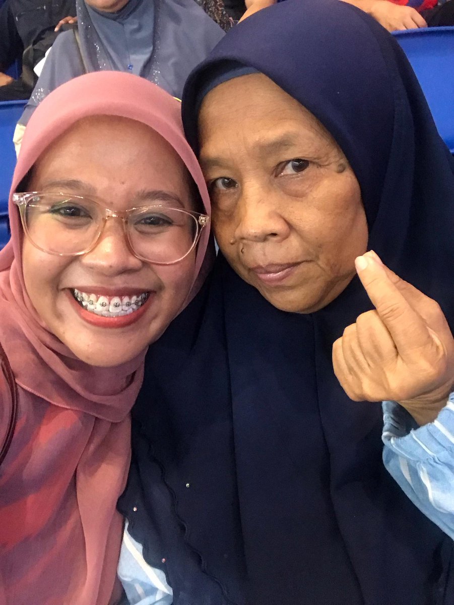 bieha_n3's tweet photo. Anak ajak mama tengok bola ❎️
Mama ajak anak tengok bola ✅️ https://t.co/cwtARnbDYo