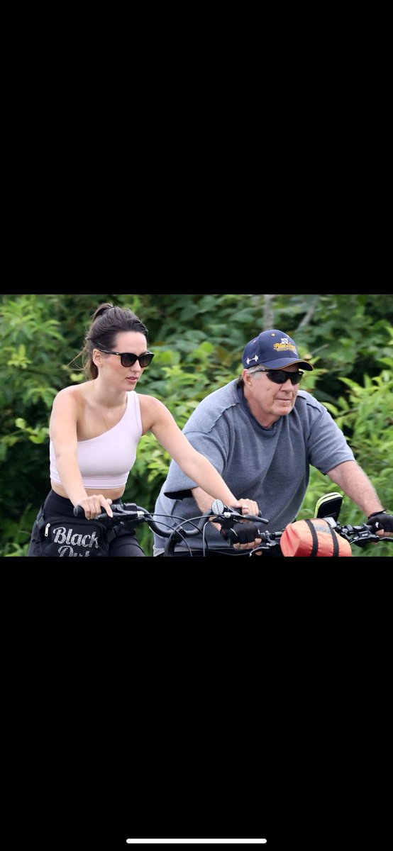 MarioMarcelle's tweet image. Bill Belichick and his girlfriend ride bikes in Nantucket. Is Belichick in retirement mode??? 👀