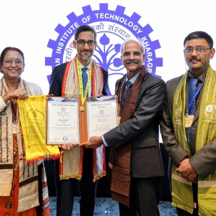 IITKgp's tweet image. In a momentous occasion of pride @IITKgp honoured Shri @sundarpichai with Doctor of Science (Honoris Causa) Award & Mrs. Anjali Pichai with Distinguished Alumnus Award in San Francisco.He said 'Last week I was grateful to receive an honorary doctorate from my alma mater @IITKgp.'