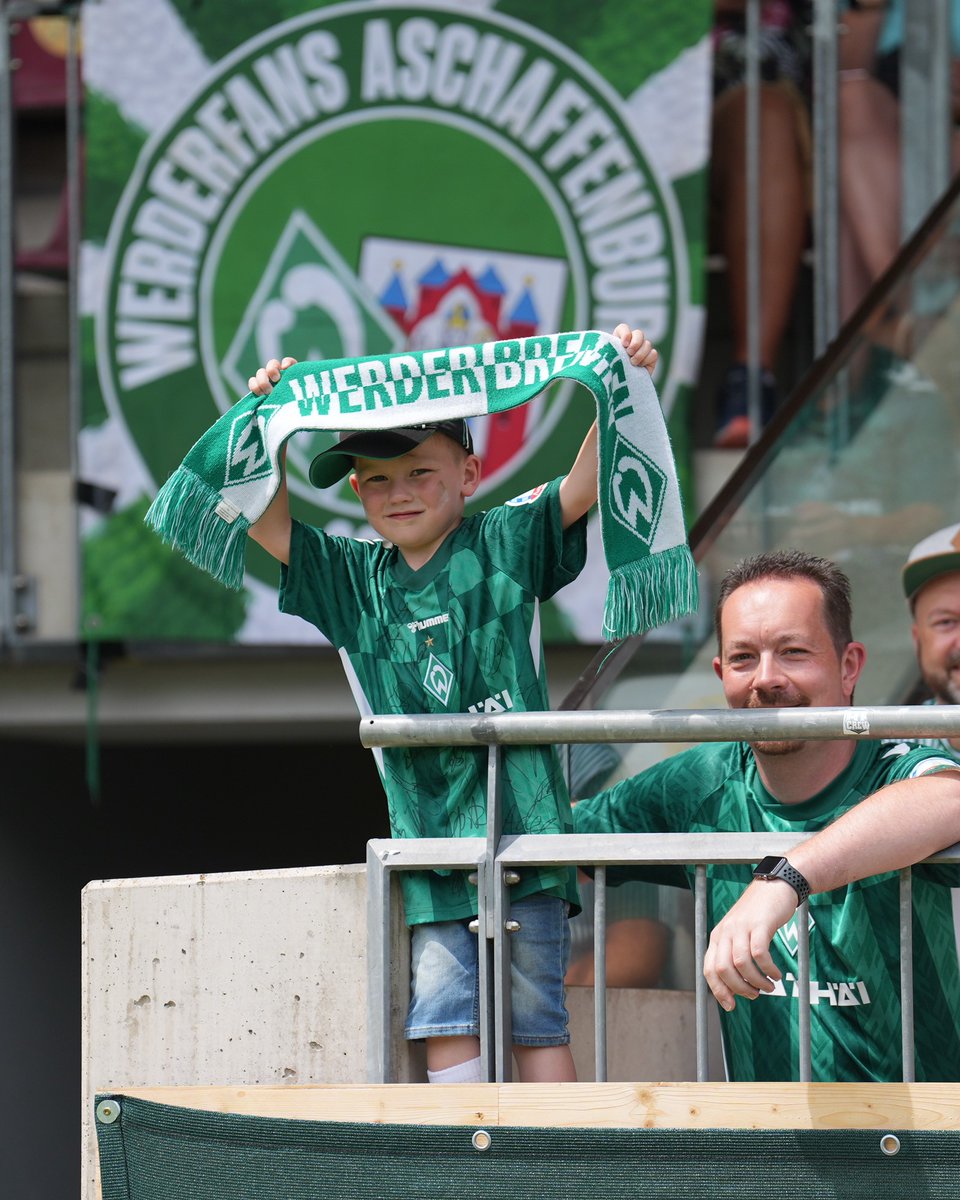 werderbremen's tweet photo. ⏱️ 113. Min
Die Zuschauerzahl wird durchgegeben. Das Parkstadion in Zell am Ziller ist mit 1.800 Fans erneut ausverkauft. Danke für eure Unterstützung! 💚
Jetzt heißt es nochmal alles geben in der Schlussphase.
⚽️ 2:2 #SVWSWFC | #Werder https://t.co/qOaMHlwfyO