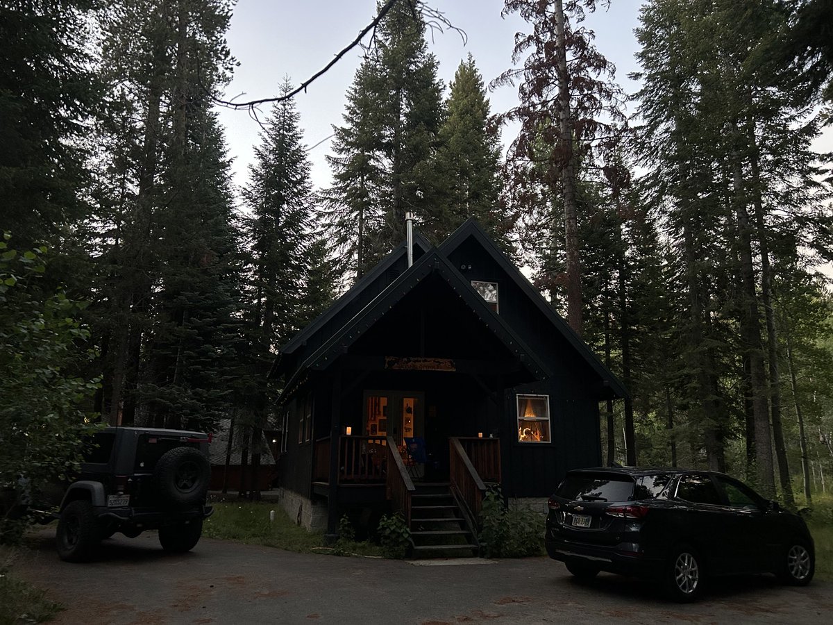 drumhead9's tweet photo. Deeply feeling the meditative &amp; tranquil forest vibe. My relaxation is occurring at the cellular level. The peace is boundless. Ponderosa, California. https://t.co/2fYzBZiVET