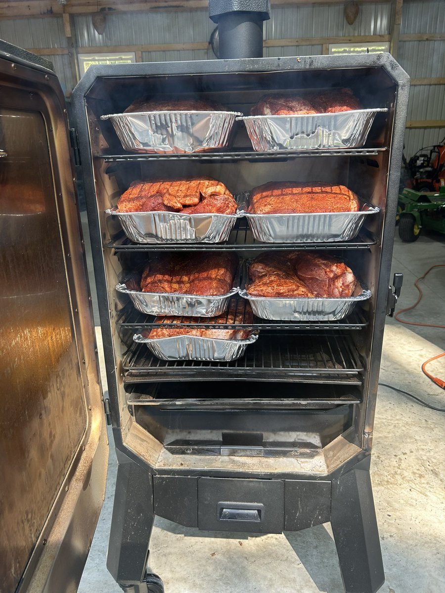 First round of pork for the Todd Strohe Memorial Golf Tournament.  We are looking forward to a great day tomorrow!
#SlaterNation #83 #Tradition
<a href="/SlaterAthletics/">SlaterAthletics</a>