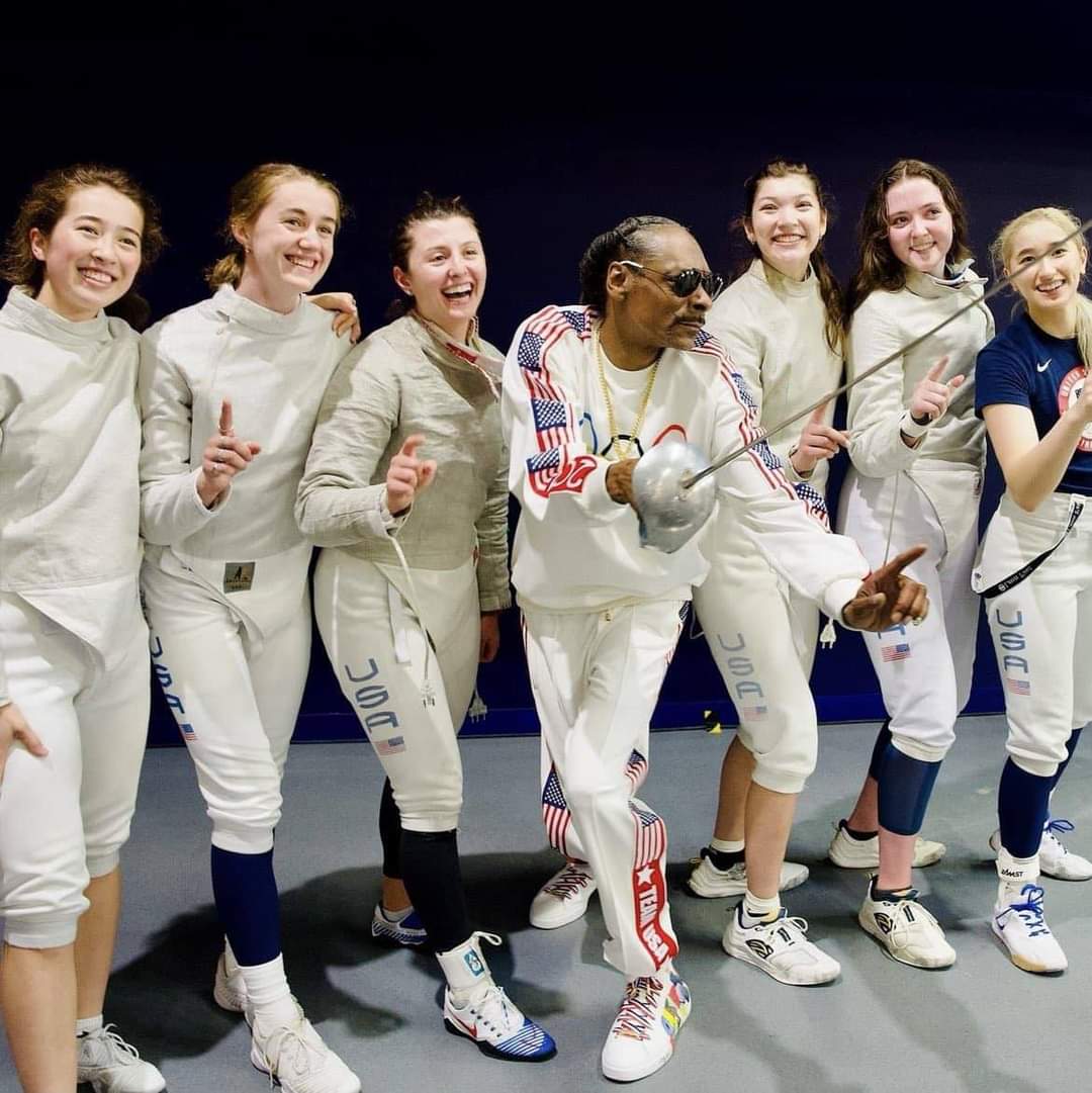 sunny_joni's tweet photo. #USFencingTeam and #SnoopDogg What a great pic. #Olympics #TeamUSA β€π€π https://t.co/oSHIZNGrR1