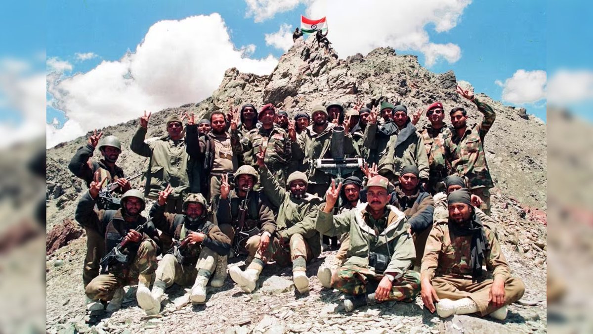 RohitChoth39174's tweet photo. "आपले सैनिक हे आपल्या राष्ट्राचे खरे रक्षक आहेत. #KargilVijayDiwas"
@ANULOMMH
@adgpi 
@Dev_Fadnavis 
@cadetvikrant4u https://t.co/osKvrU7gzp