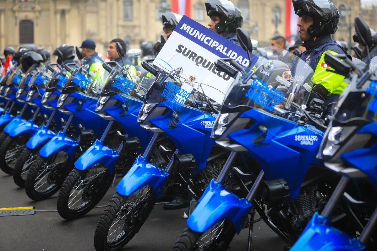 SegCiudadanaMML's tweet image. 📌CADA DÍA MAS #INTEGRADOS 🤝👮‍♂️🏍️
Se entregaron las 600 nuevas motos a los diferentes distritos de #LimaMeteopolitano para reforzar nuestra #SeguridadCuidadana
Por una #LimaSegura una #LimaIntegrada una #LimaSinViolencia 🚨👮‍♂️🏍️