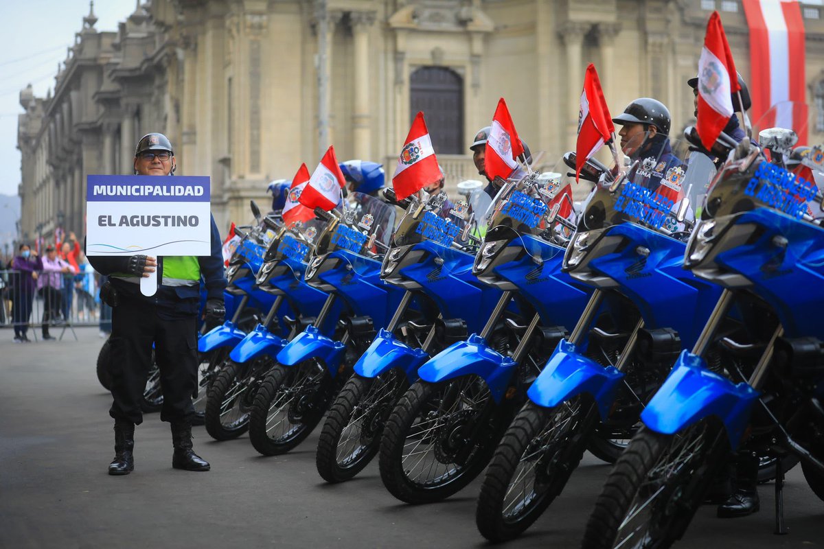 SegCiudadanaMML's tweet image. 📌CADA DÍA MAS #INTEGRADOS 🤝👮‍♂️🏍️
Se entregaron las 600 nuevas motos a los diferentes distritos de #LimaMeteopolitano para reforzar nuestra #SeguridadCuidadana
Por una #LimaSegura una #LimaIntegrada una #LimaSinViolencia 🚨👮‍♂️🏍️