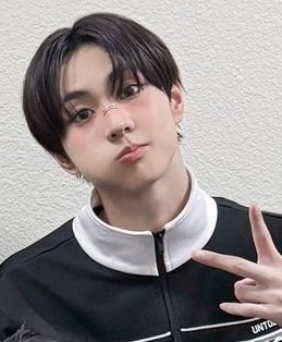 ⚔️🕸️🕷️⚫️                          👛🌷🍭🌸                                                 
🖤enha🐈‍⬛️                  💓cute leader🎀                          
🧷📓🤍⛓️                          🫧💖🍬🌈