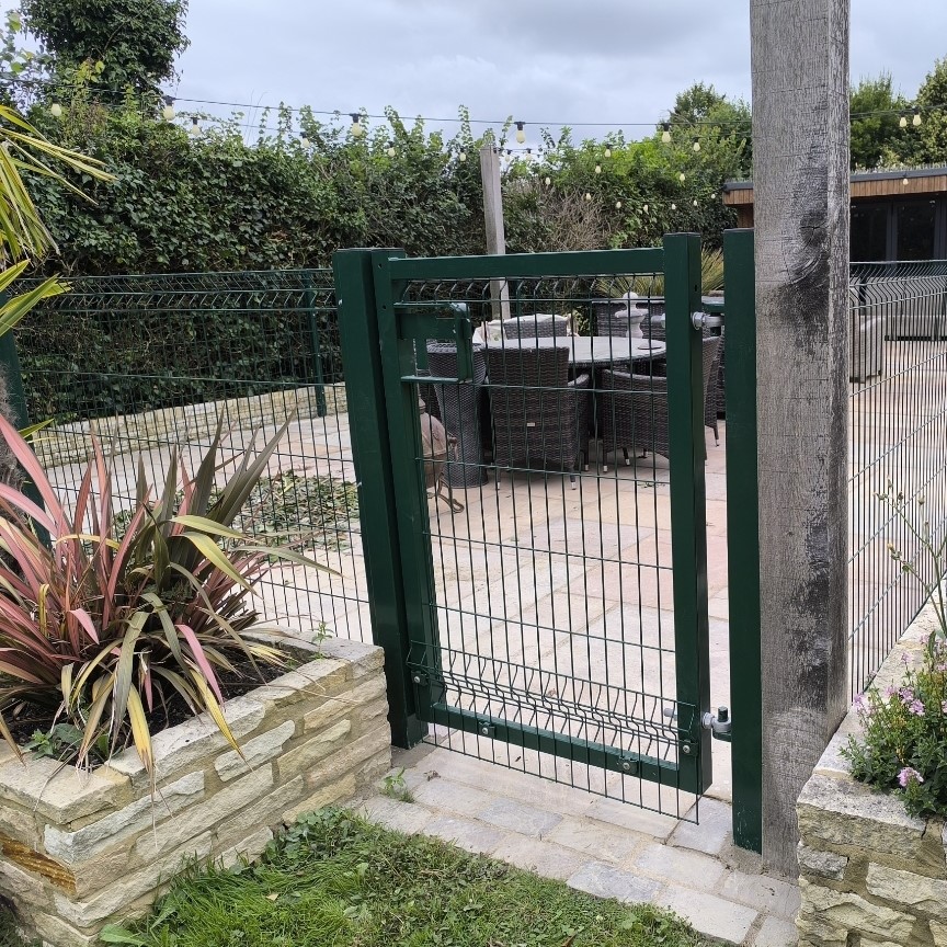 lemonfencing's tweet image. Some recently installed jobs involving Triple Point Palisade fencing with a double gate to match and Protek mesh with a single gate to match. #Securityfencing #Palisade #Mesh #Fencing #Commercial #Residential #Southend #Rochford