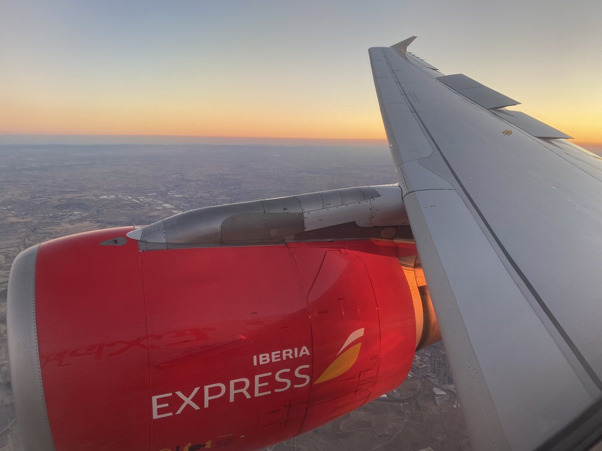 alexisk79's tweet photo. This weeks wings for #wingfriday
Brought to you by #Veuling #IberiaExpress and #BritishAirways https://t.co/IbbqImTdXL