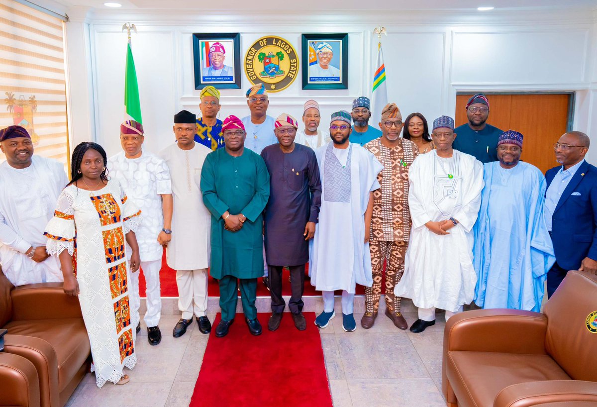 jidesanwoolu's tweet photo. Today, I welcomed the chairman and members of the Federal House of Representatives Committee on Public Assets and Special Duties on a courtesy visit at the Lagos House, Ikeja. 

Our discussion focused on a mutual agreement to foster a collaborative approach to issues around public assets aiming to enhance the welfare of residents in Lagos State.