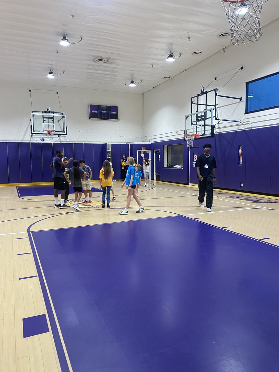 moagency's tweet photo. We believe in the power of giving back to our communities. This week, our interns spent the day volunteering at the Boys and Girls Club of Burbank, CA. They had a blast playing games with the kids &amp; participating in a day of service. Keep up the great work! #OurMO #Burbank https://t.co/Yr1wLgBvNk
