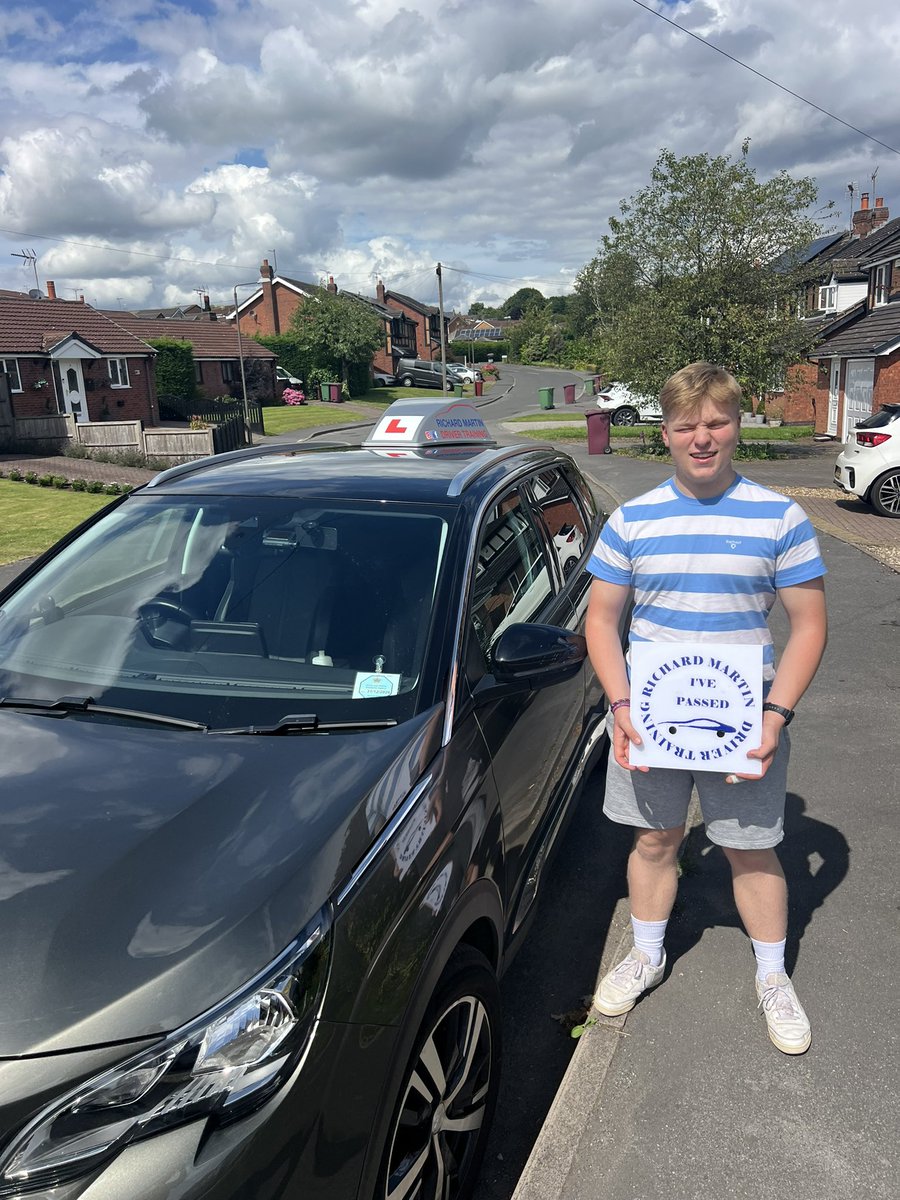 It’s that Sunny in Sutton that Harry had to squint but the smile says it all! In case anyone doubts it, you can pass a driving test on Friday afternoon because he just did! Great job Harry, stay safe and thank you for choosing to learn with #Richardmartindrivertraining