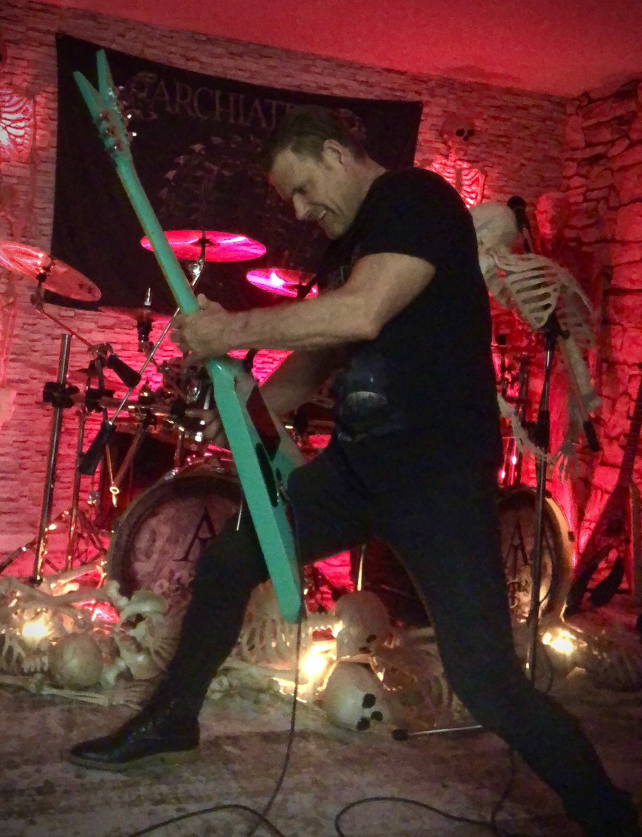 archiatrusMD's tweet photo. 💀ARCHIATRUS💀
💀My Custom Scalpel Guitar #archiatrus #chirurgeon #physician #metal #doctorofmedicine #historyofsurgery #historyofmedicine #heart #heartsurgery #heartsurgeryguitar #Cardiothoracicsurgery #scalpel #scalpelguitar #surgeon #anatomy 🫀#anatomie #demotvcordis https://t.co/T1R0vPyXB9