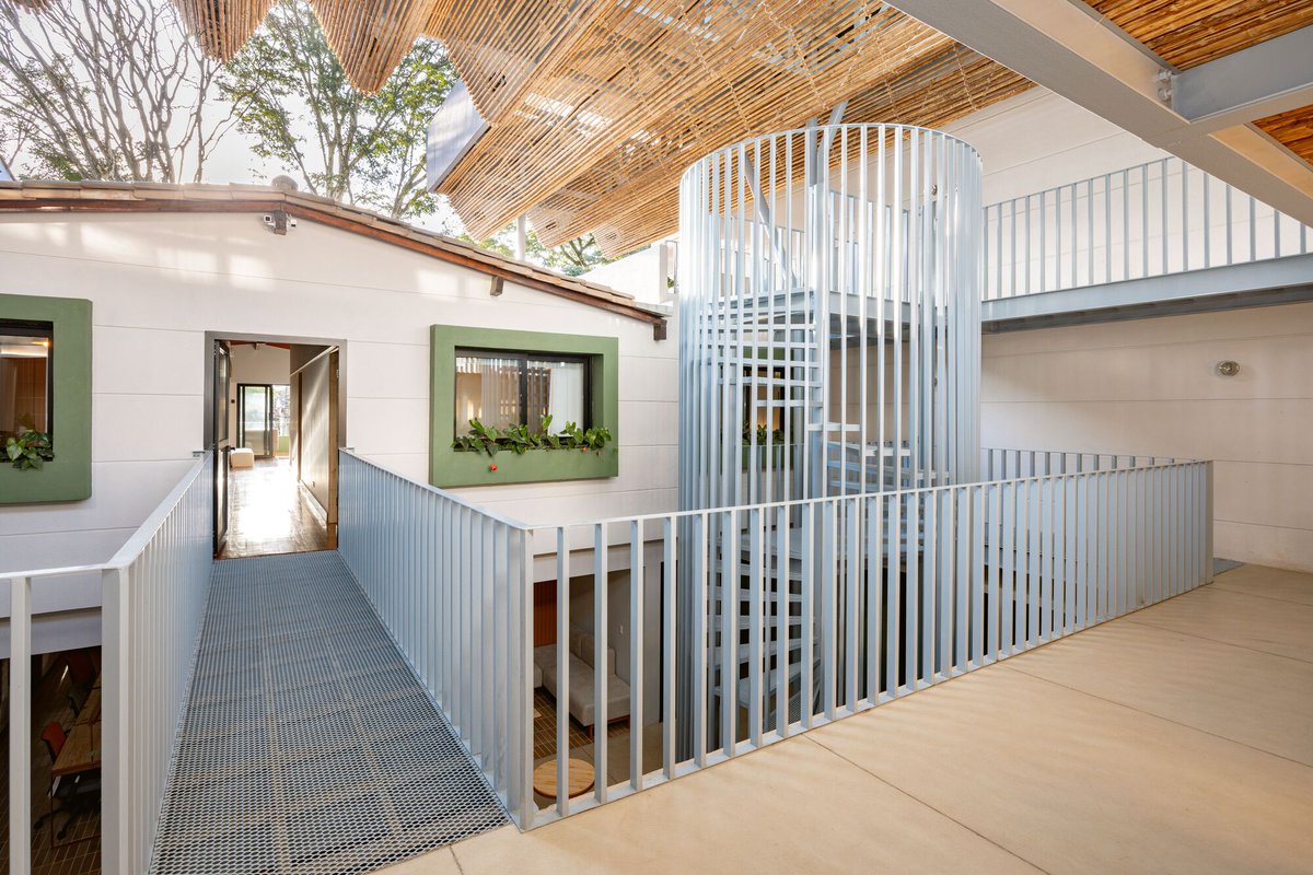 replace_app's tweet photo. CHCW House / Plan:b arquitectos https://t.co/ERYwn3mISj https://t.co/TwJXb5BUVz