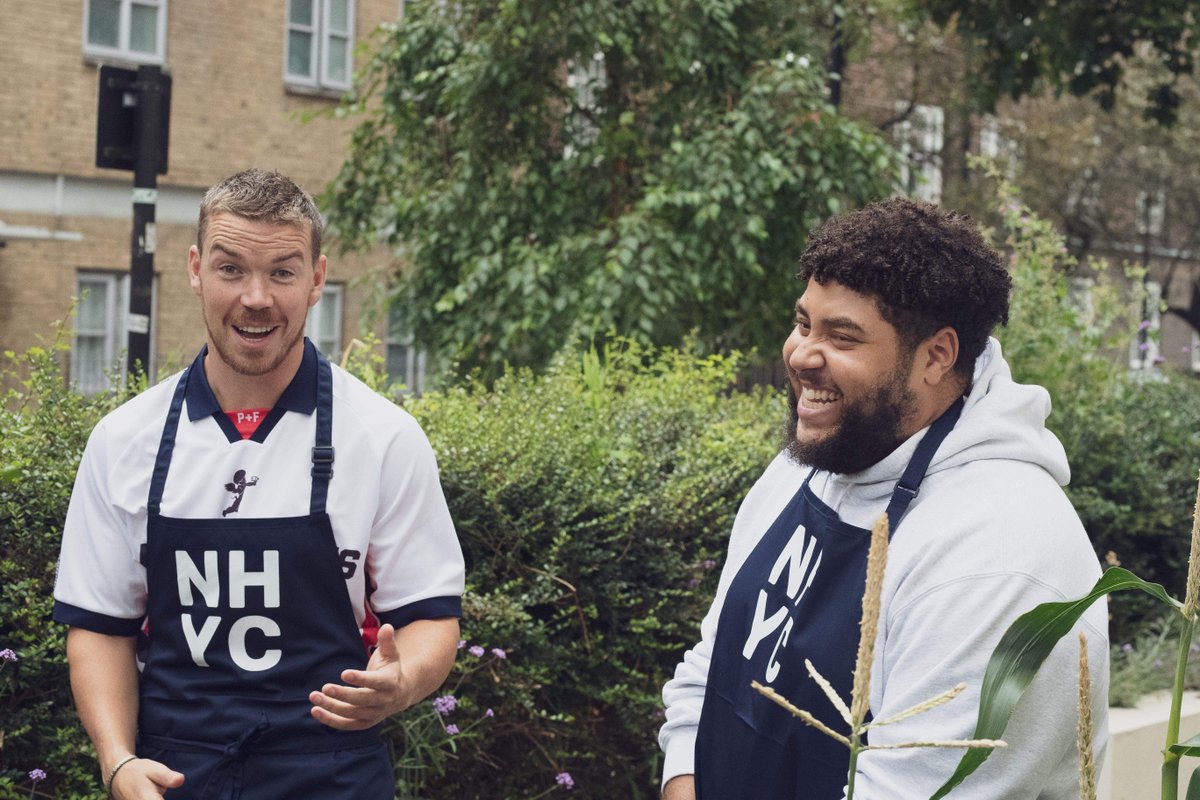 NHyouthcentre's tweet photo. We had some very special guests help with our Summer BBQ yesterday evening! Thanks so much Big Zuu @ItsBigZuu and Will Poulter for coming to cook and hang out with our young people. Recipe and videos coming soon 👀 

Thanks to @RippleEffectLDN for the photos and making it happen! https://t.co/a0vwKl7FBg