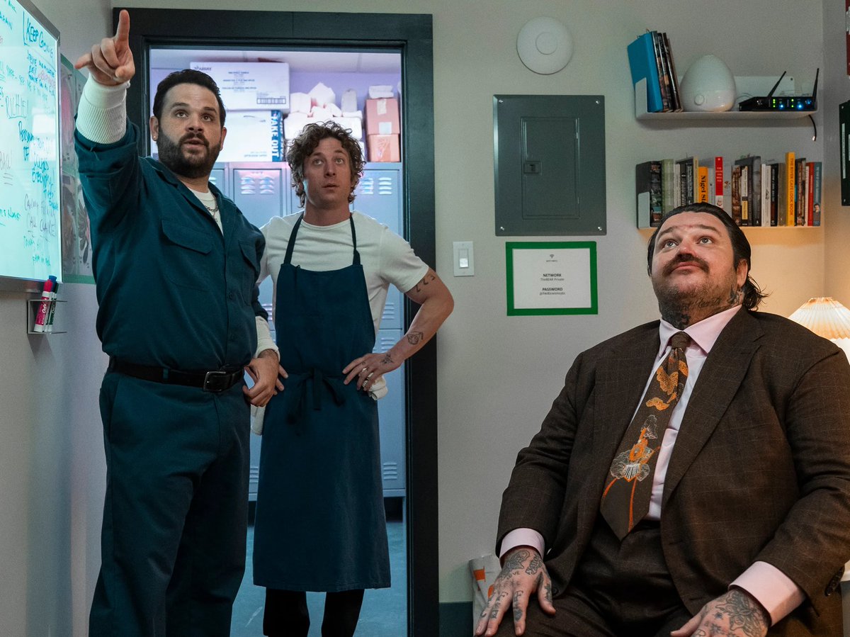 PopcornPetals's tweet photo. #TheBear 💐

On @hulu @DisneyPlus 

- @mikeybarratt https://t.co/9lyb0VRI98