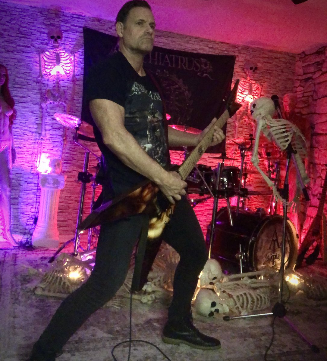 Archiatrus's tweet photo. 💀ARCHIATRUS💀
💀My Custom Scalpel Guitar #archiatrus #chirurgeon #physician #metal #doctorofmedicine #historyofsurgery #historyofmedicine #heart #heartsurgery #heartsurgeryguitar #Cardiothoracicsurgery #scalpel #scalpelguitar #surgeon #anatomy 🫀#anatomie #demotvcordis https://t.co/Hy6AOyyKZe