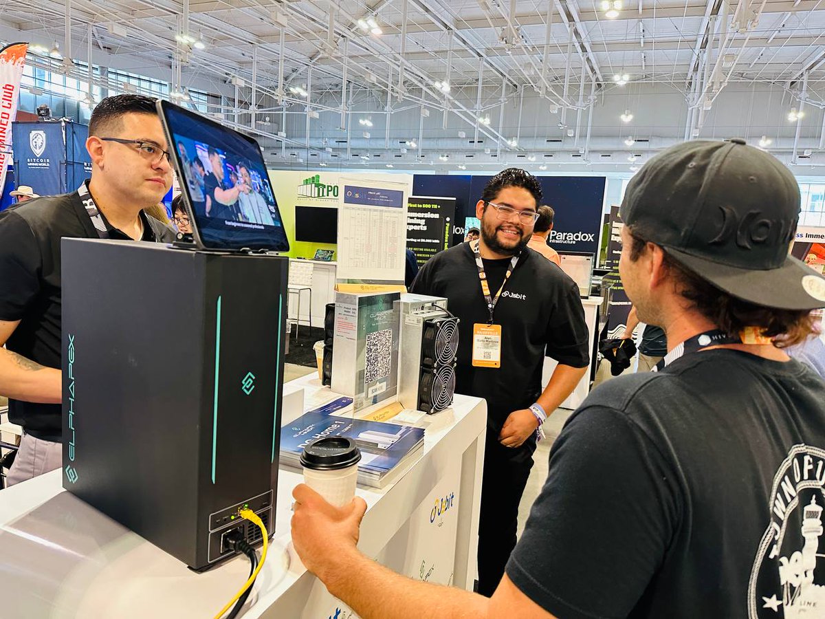 ElphaPex's tweet image. Our team is here at the #BTCConference2024 ! Come check out our new Home Miner at the @jsbitmining booth, Our official partner. Let’s talk Scrypt mining! 💬🔍  #ElphapexPartner #JSBIT