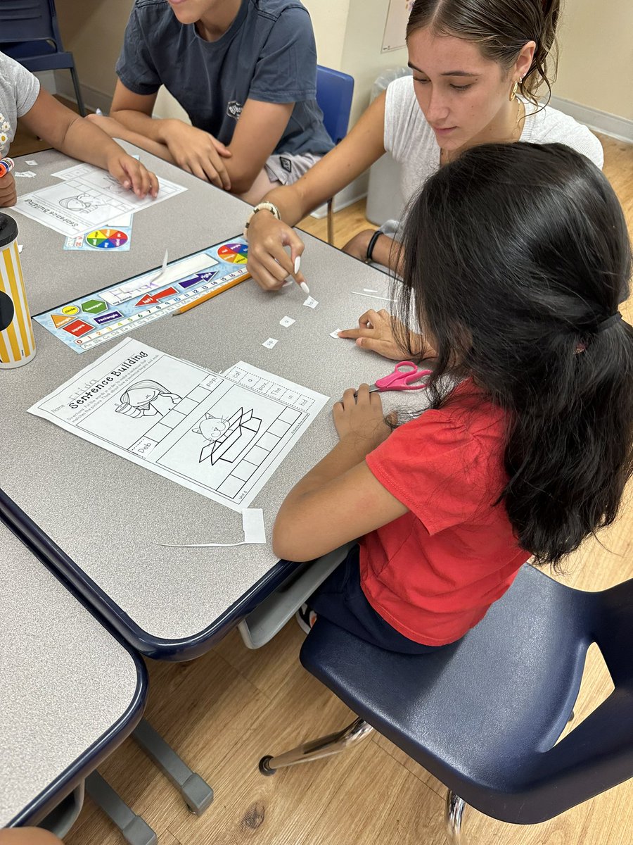 Erika_Goldman's tweet photo. Busy morning putting sentences together! Happy Friday! π @HorizonsJS #6weeksofhappiness https://t.co/yikni27fuw