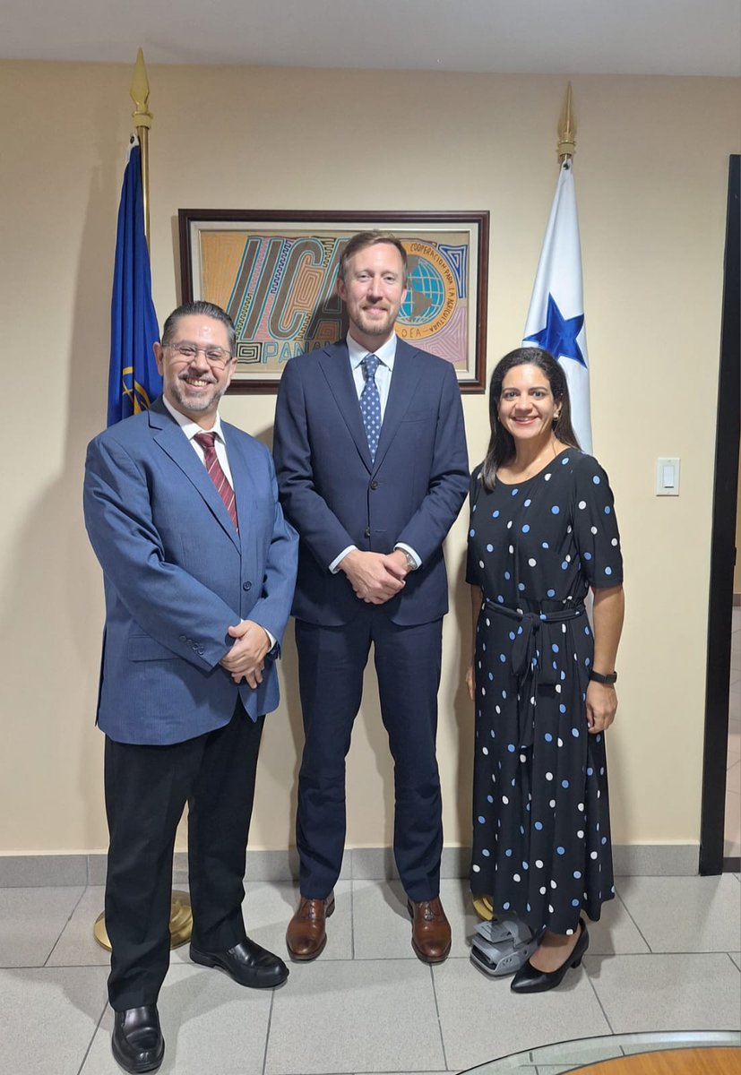 Representante de <a href="/IICA_PANAMA/">IICA-PANAMA</a> Miguel Ángel Arvelo se reúne con  Andrew Hochhalter-Agregado Agrícola Regional <a href="/usda/">Dept. of Agriculture</a> y Arlene Villalaz-Especialista Agrícola <a href="/USDA/">Dept. of Agriculture</a> para revisar acciones de cooperación técnica en #Panama