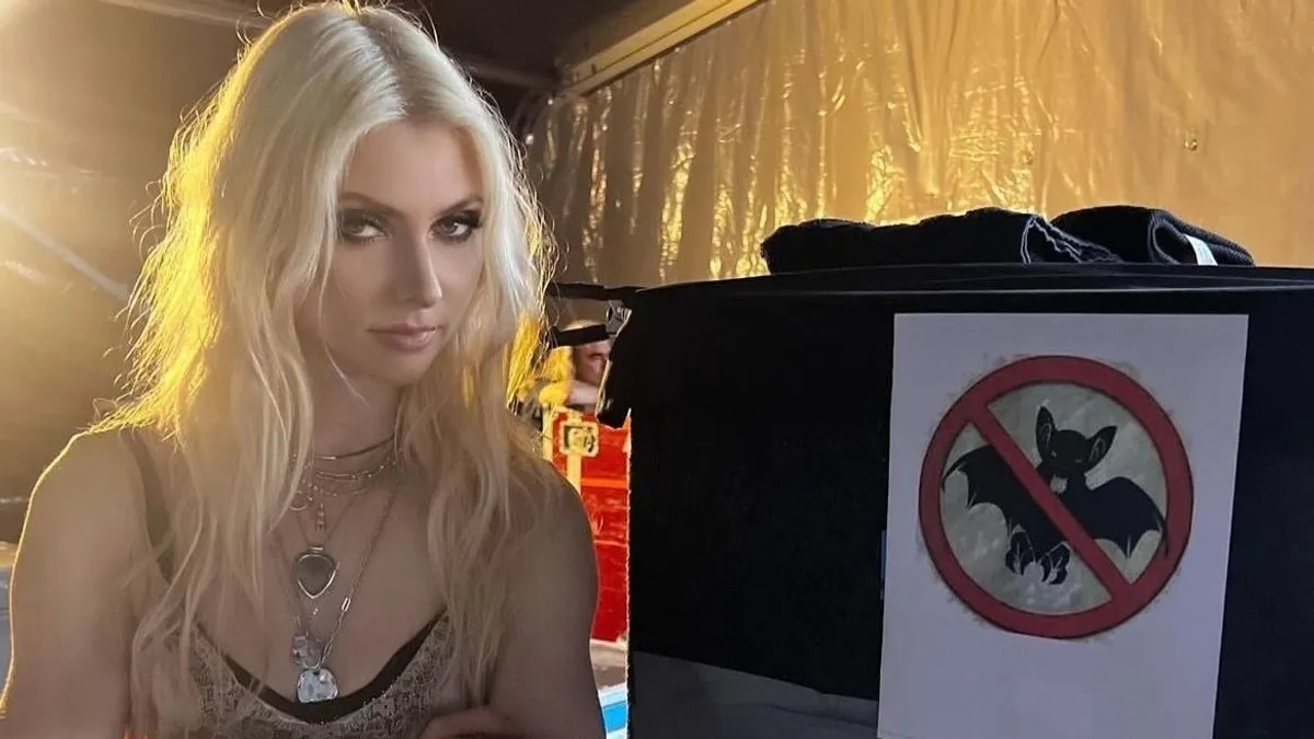 John F (@nullpunter) on Twitter photo Happy Birthday, <a href="/taylormomsen/">Taylor Momsen</a>! I hope you are enjoying your tour with AC/DC, and any additional bat visits are more pleasant! Happy Birthday, <a href="/taylormomsen/">Taylor Momsen</a>! I hope you are enjoying your tour with AC/DC, and any additional bat visits are more pleasant!