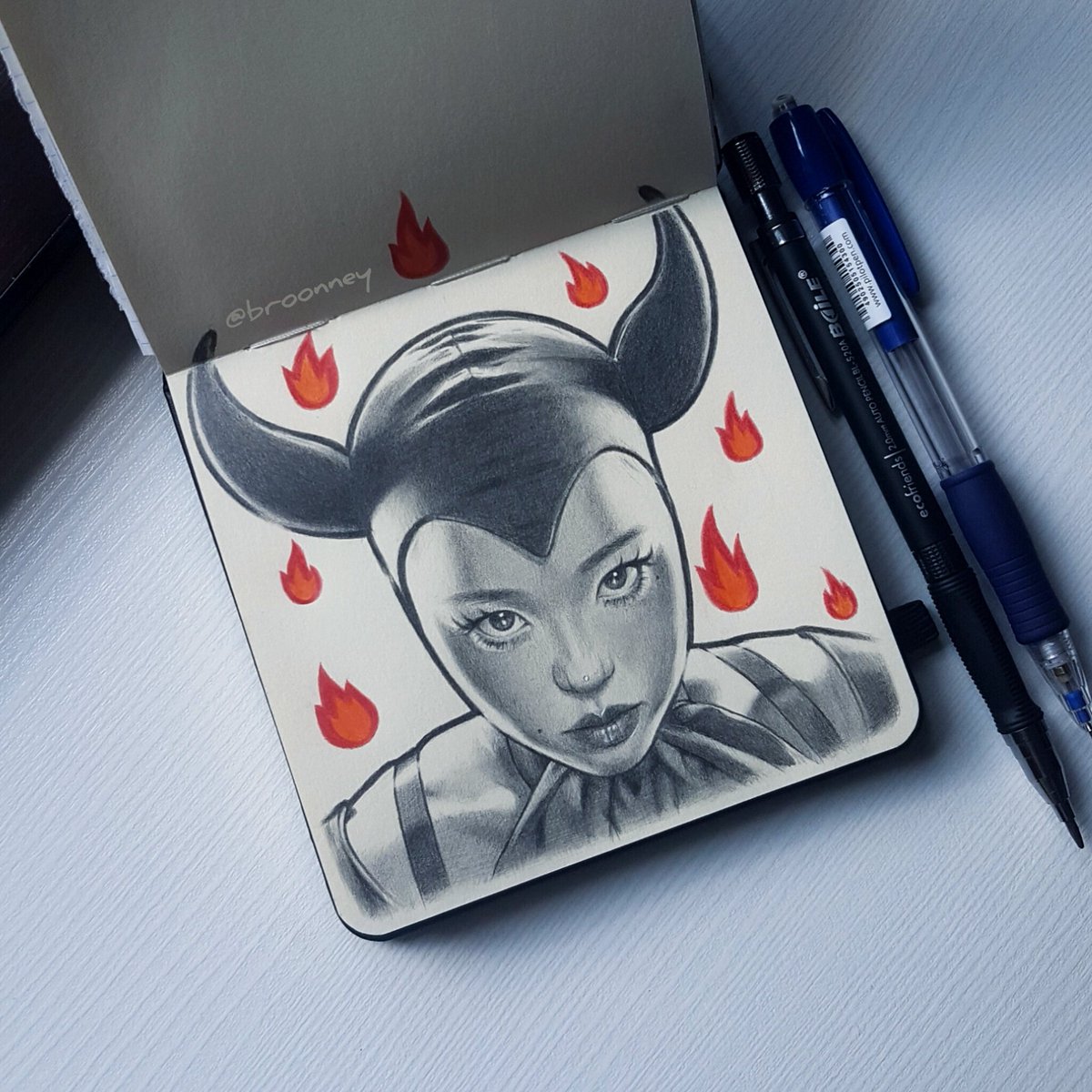 broonney's tweet photo. It feels like I haven't drawn portraits in ages, so I've finally decided to make a warm-up sketch to see if I still can draw but it turned out a little differently than I planned oopsie 😈 https://t.co/zI3phjvUD1