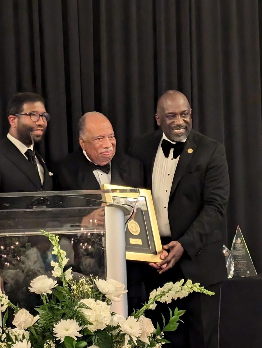 John_Horhn's tweet photo. @BennieGThompson introduced the speaker; other highlights included special honors to Dr. Robert Smith, Rep. Alyce Clarke, Carroll Rhodes, Oleta Fitzgerald,  Derrick Simmons and Errick D. Simmons  Very fulfilling evening! Reginald Buckley, state president, is an effective leader!! https://t.co/SK3CelWy77