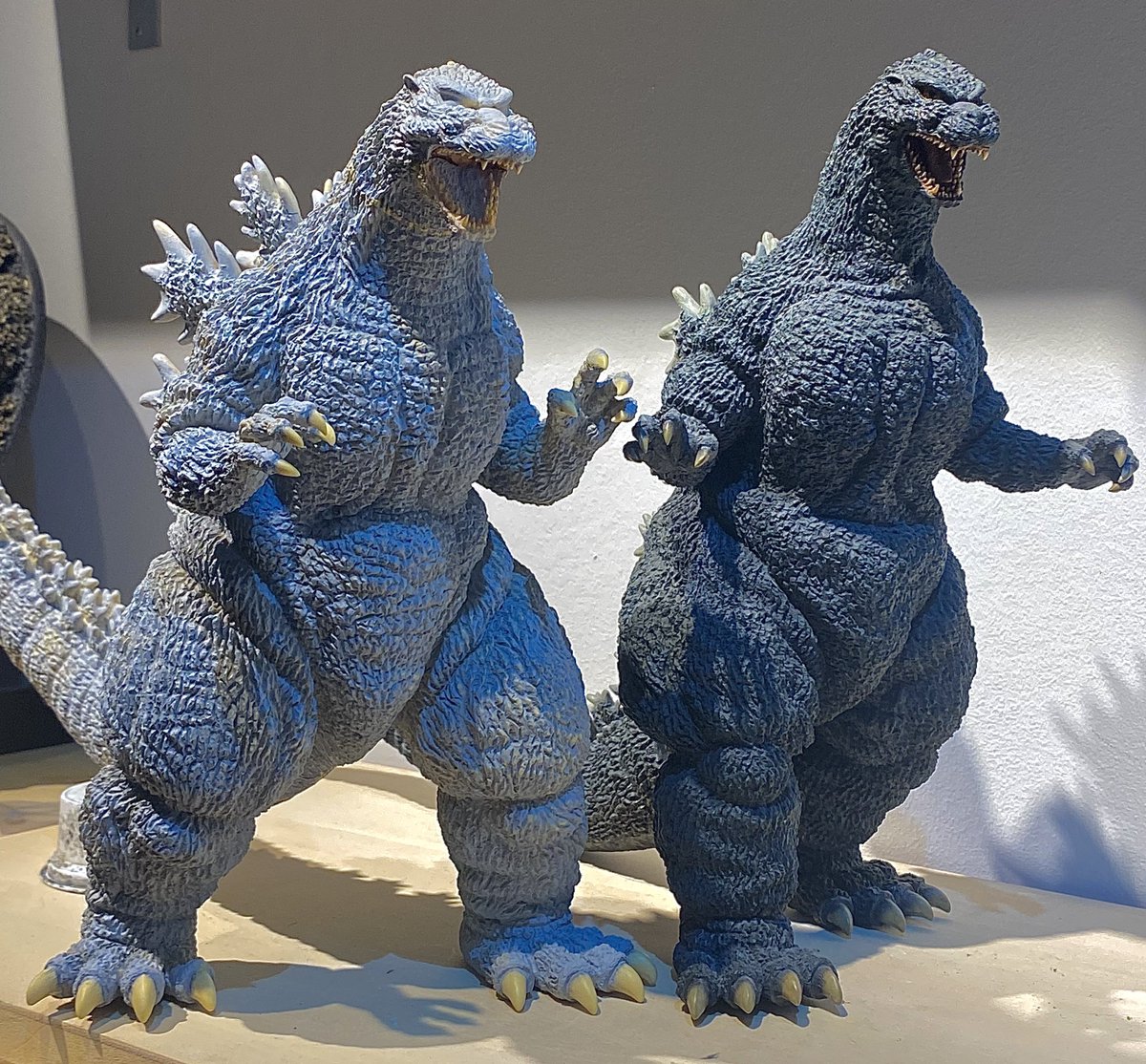 酒井ゆうじさんのレジンキット・ビオゴジとモゲゴジ。顔の原型は同じ