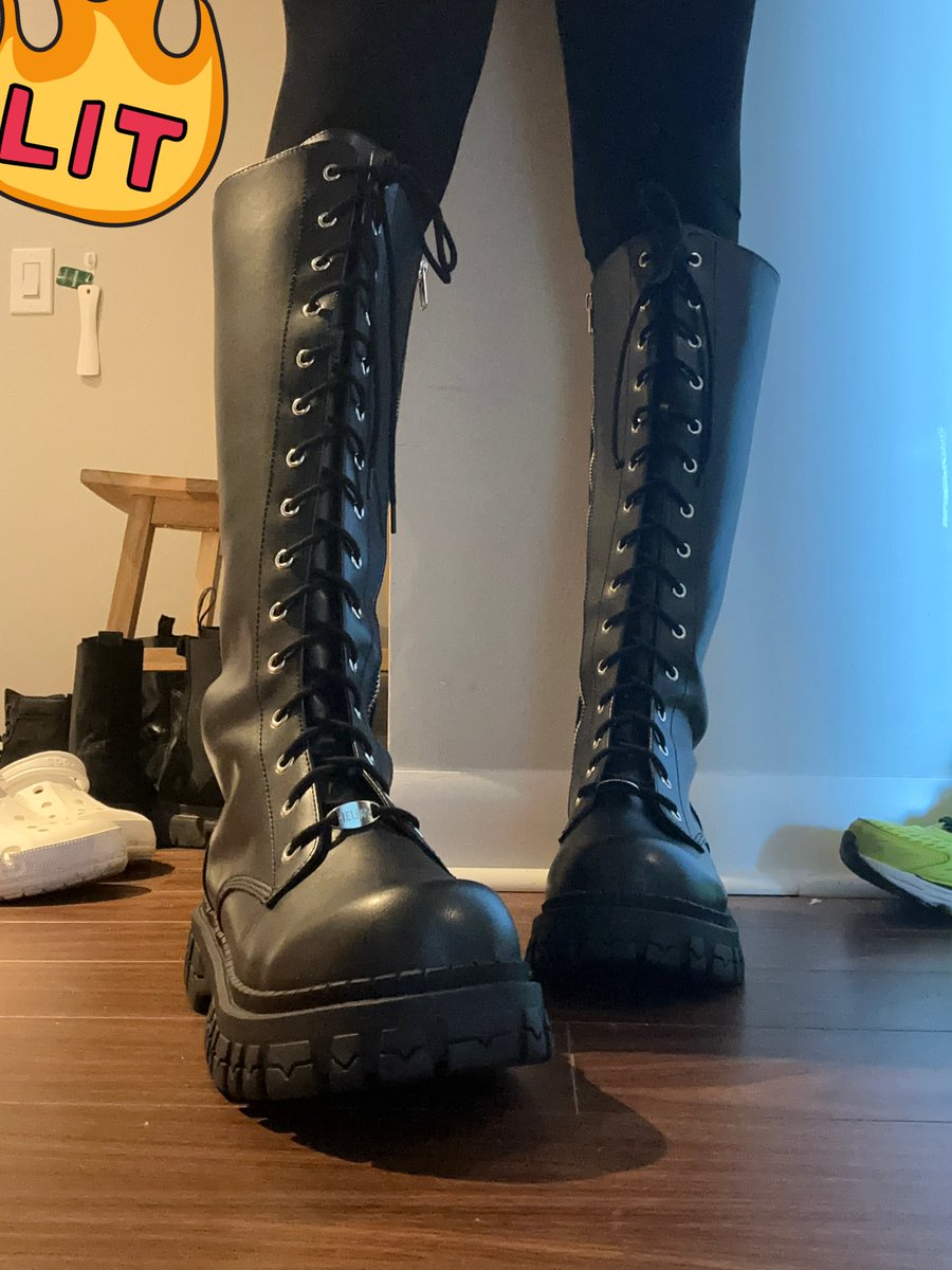 BootJenna's tweet photo. 新靴子 from @dollskill #dollskill #teencraft https://t.co/9wlp3bqLDU